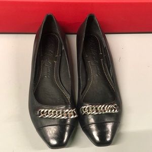 Size 6 1/2 Elizabeth and James black flats
